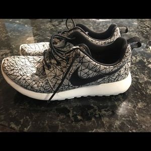 Nike RoscheRun GPX PRM Geometric Summit White Blk